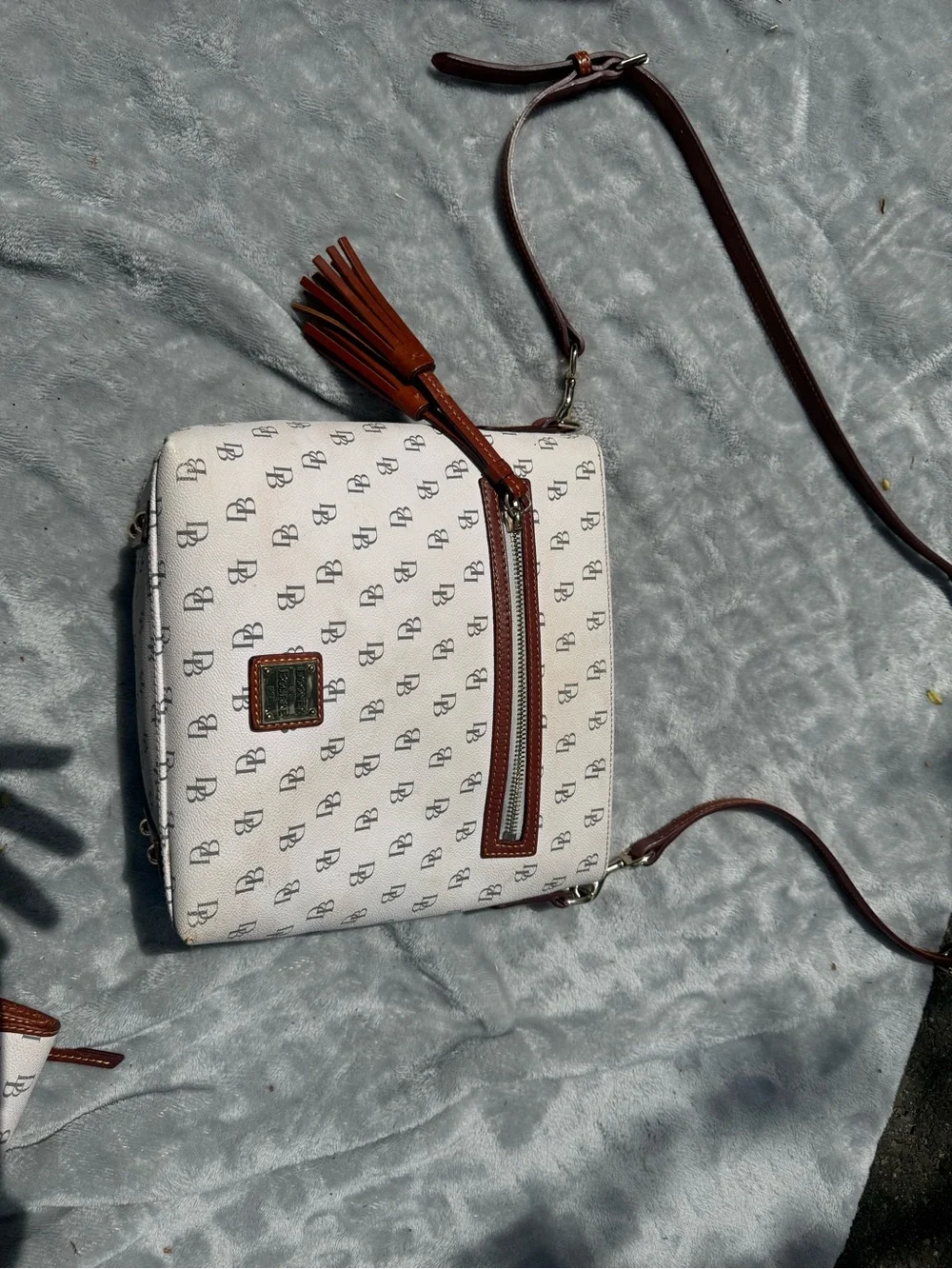 Dooney & Bourke Cream Signature Logo Greta continent Wallet & bags - Picture 12 of 12